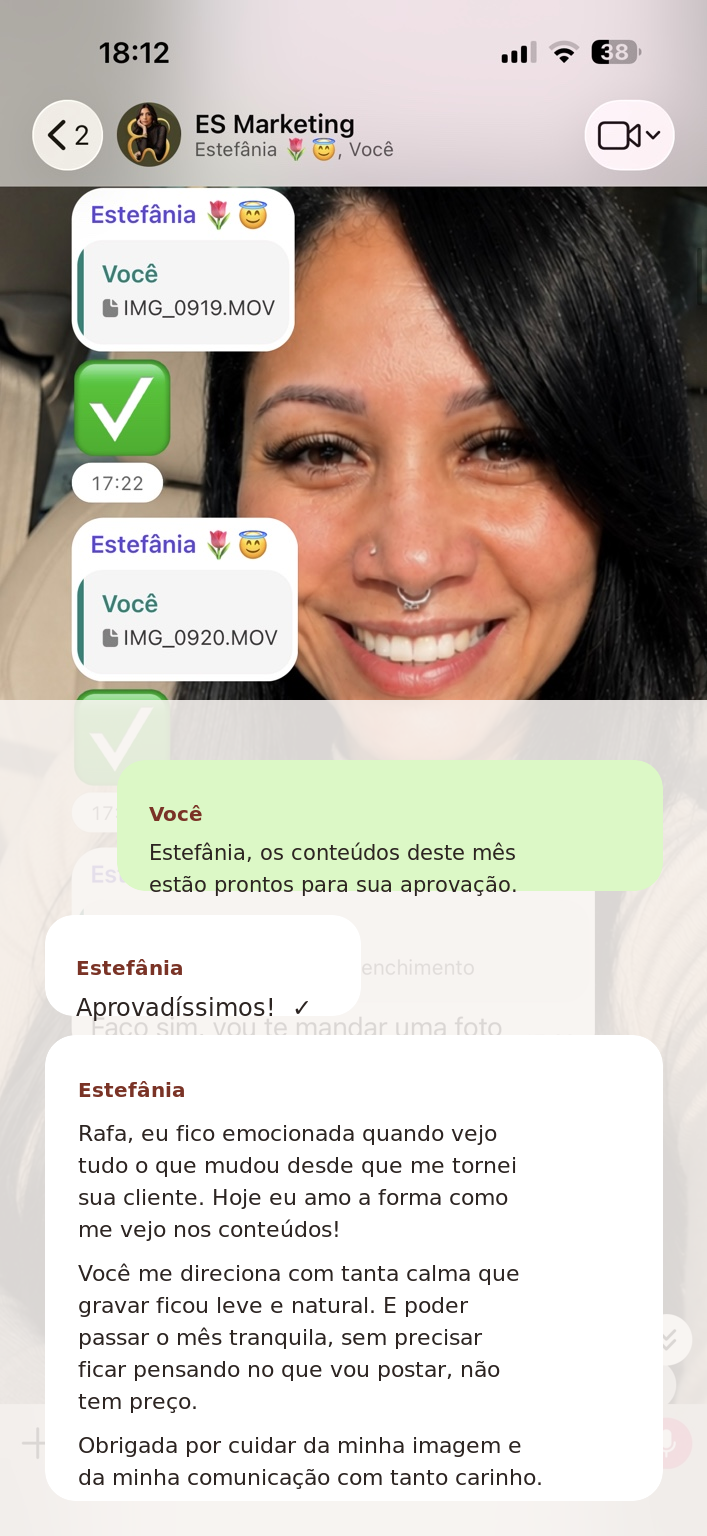 Conversa de aprovação de conteúdo com depoimento da cliente Estefânia